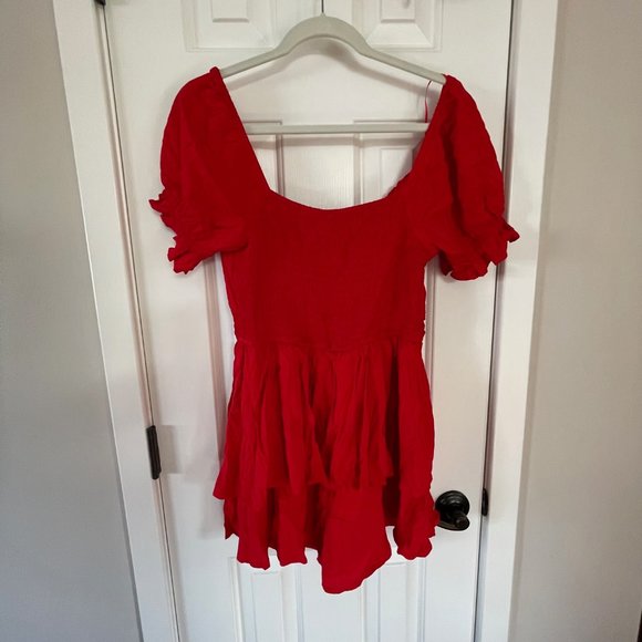 NWT Le Lis Red Puff Sleeve Tiered Romper Size Medium - Picture 7 of 16